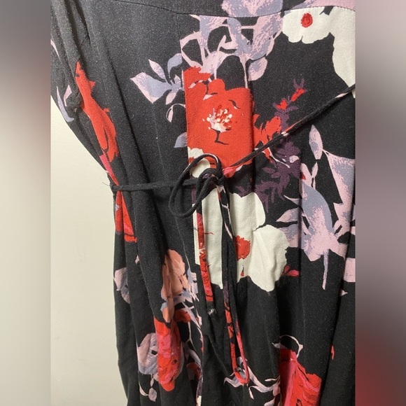 Charlotte Russe wrap around mini floral dress | size Large - Picture 4 of 5